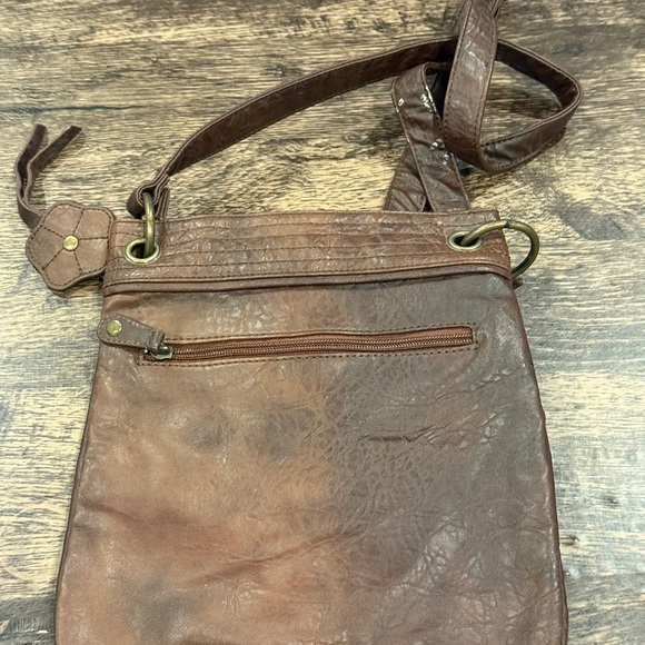Kangol Brown Crossbody Bag with Distressed Leather and Metallic Accents - Picture 3 of 6